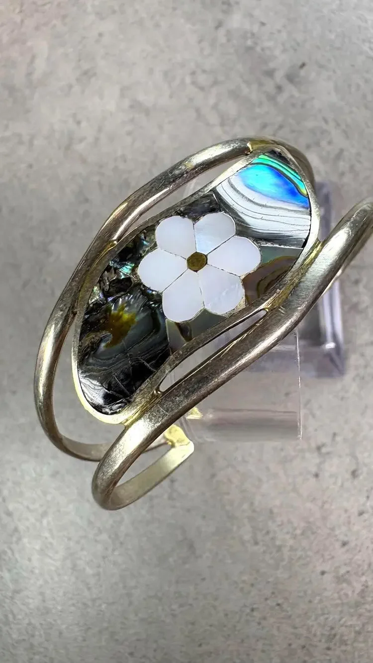 Vintage Mexican Abalone Mother of Pearl Flower Cuff Bracelet (5.25